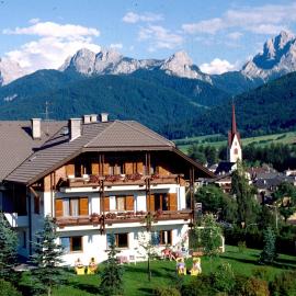 Hotel Garní Sunnleit´n, hotel in Weisberg-Taisten