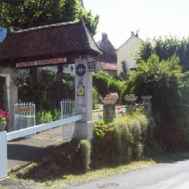 LOGIS HOTEL Les Tilleuls, viešbutis mieste Saint-Cirgues-de-Jordanne