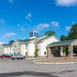 Cobblestone Hotel & Suites - Harborcreek، فندق في ايري