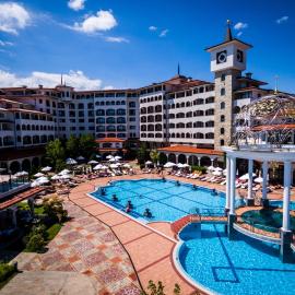 Helena Sands: Sunny Beach'te bir otel
