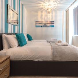 Comfortable Swindon Town Centre Apartments, FREE Parking, sleeps up to 8: Swindon şehrinde bir otel