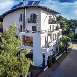 Dom Wypoczynkowy Oskar 250m od morza z sauną i jacuzzi，加茨比亞格拉的飯店