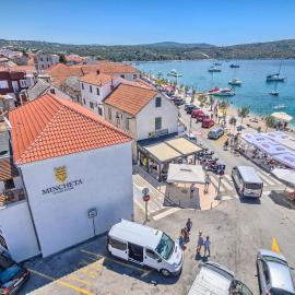 Mincheta - Luxury Rooms, hotel in Primošten