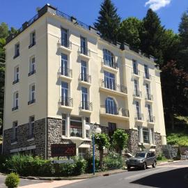 Le Pavillon โรงแรมในLa Bourboule