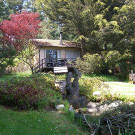 Driftwood Village Cottages, hotel in Sturdies Bay