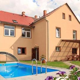 Domek U rybníčku, hotel in Krásná Lípa
