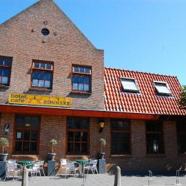 Hotel Cafe 't Zonneke, viešbutis mieste Osterhautas