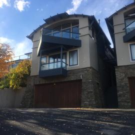 Luxury on Lakeside, hotel in Wanaka