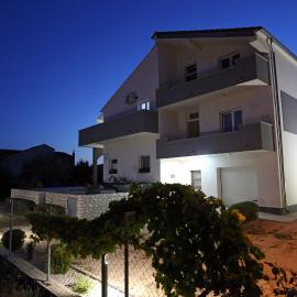Guesthouse Villa DomeNico, hotel a Lozovac