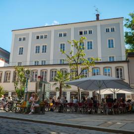 Art Hotel & Hostel