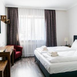 Pension zum Meridianstein, hotelli kohteessa Gmünd