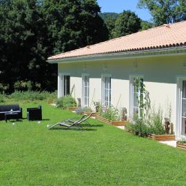 Du Coté de Lacoume, hotel din Anla