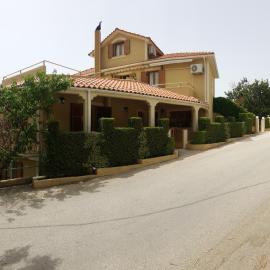 Epi Apartments, hotel i Lourdata