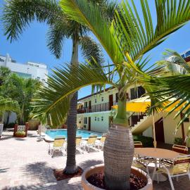 Surf Side Resort โรงแรมในปอมปาโนบีช