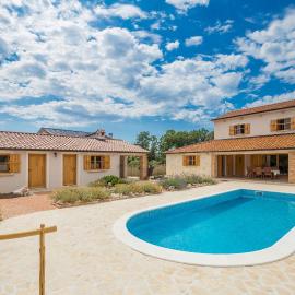 Holiday house Hojevica - Kras, Krk, hotel na Krasu