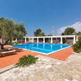 Masseria Colosso by BarbarHouse, hotel v destinácii Patù