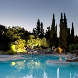 La Villa Vicha, The Originals Relais, готель у місті Aubais