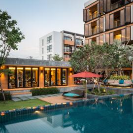 The Silver Palm Wellness Resort, hotel in Bangkok