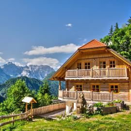 Holiday chalet "ALPINE DREAMS" with PRIVATE WELLNESS, hotel em Solčava