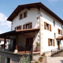 Martintzenea, hotell i Sumbilla