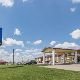 Motel 6 Omaha - Central، فندق في لا فيستا