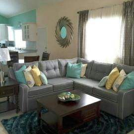 Caymanas Estate beautiful three bedroom house, hotel in Spanish Town