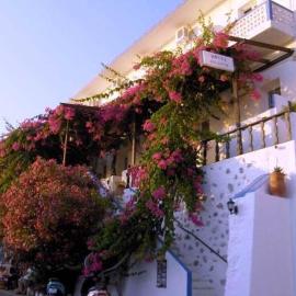 Atlantis Hotel, ξενοδοχείο στις Μυρτιές