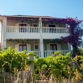 Eleni's Studios, hotell i Kateleios
