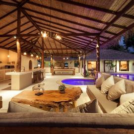Baan Tham 2 villas 10 bedrooms, hotel v destinaci Hinkong