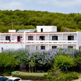 Hostal Alocs, hotel in Es Figueral Beach