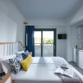 Viesnīca Kristalli Hotel Apartments Maljā