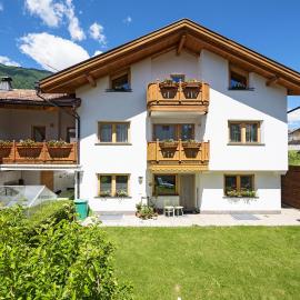 Appartement Thanei, hotell i Burgusio