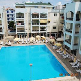 Arbi's Pool View Apartment