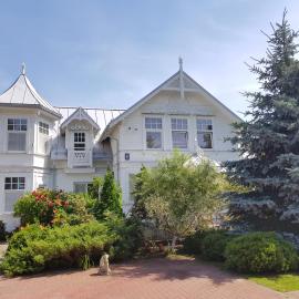 Naiza Guesthouse and Apartments, hotel in Jūrmala