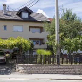 IRIS Room & Apartment, hotell i Slunj