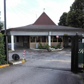 Hotel Motel Est, hotel Peschiera Borromeóban