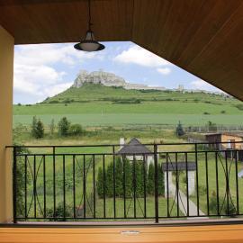 Pension Chalupka ll with a panoramic view of Spiš Castle, hotel in Spišské Podhradie