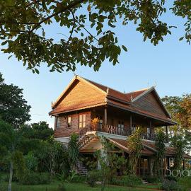 Green Plateau Lodge, готель у місті Banlung