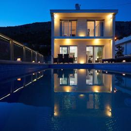 Villa Maranata-5 stars-pool-spa-gym-free parking-privacy