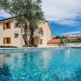 Viesnīca Apartments Villa Diamant with Pool & Whirlpool pilsētā Čižiči