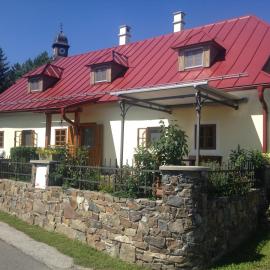 Banícky dom Pod Zvonicou, hotel in Štiavnické Bane