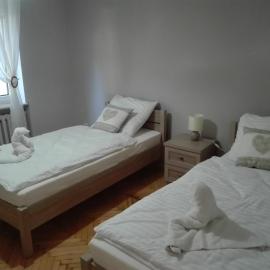 Hostel Grono، فندق في جلونا غورا