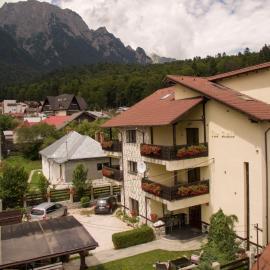 The Ghetto, Hotel in Buşteni