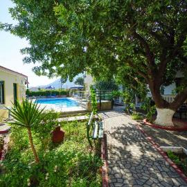 Albatross, hotel u gradu Maratokampos