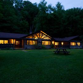 Viesnīca Creekwalk Inn Bed and Breakfast with Cabins pilsētā Cosby