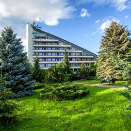 Hotel Jaskółka โรงแรมในอุสทรอน