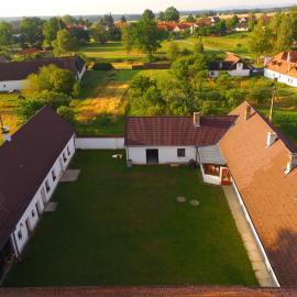Safar residence, hotel in Hrachoviště