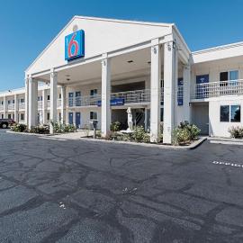 Motel 6-Martinsburg, WV, viešbutis mieste Falling Waters