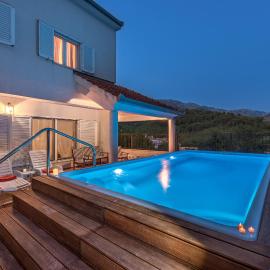 Holiday home Harmony, hotel in Žrnovnica