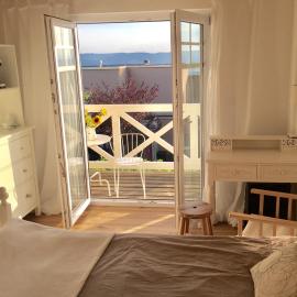 Zimmer mit Bad und Balkon, מלון בWiden